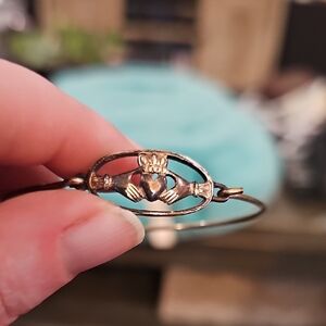 Silver Claddagh Bracelet with Delicate Design
